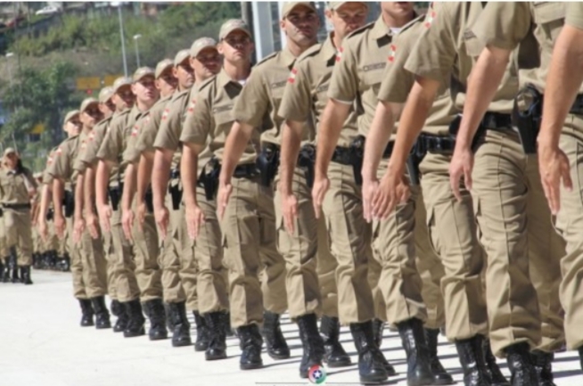 ESQUECIDOS HÁ PRATICAMENTE SEIS ANOS, POLICIAIS DE SANTA CATARINA ACUMULAM UM DÉFICIT DE PRATICAMENTE 40% EM SEUS SALÁRIOS ESQUECIDOS HÁ PRATICAMENTE SEIS ANOS, POLICIAIS DE SANTA CATARINA ACUMULAM UM DÉFICIT DE PRATICAMENTE 40% EM SEUS SALÁRIOS