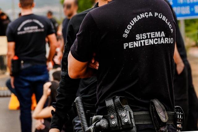 TJ-RO proíbe greve para agentes penitenciários devido vedação na Constituição Federal TJ-RO proíbe greve para agentes penitenciários devido vedação na Constituição Federal