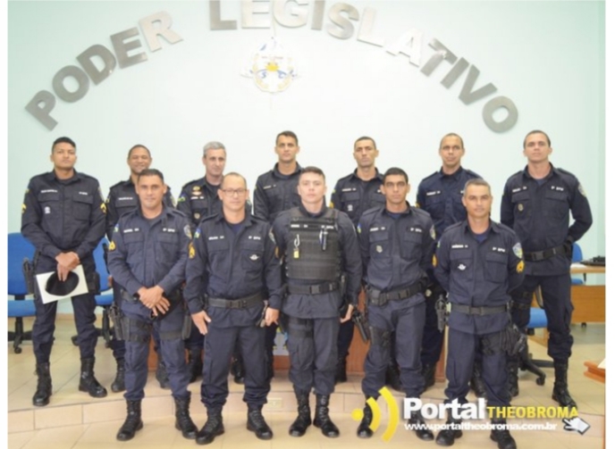 Câmara entrega moção de aplausos a policiais militares de Theobroma-RO Câmara entrega moção de aplausos a policiais militares de Theobroma-RO