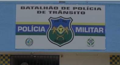 DENÚNCIA – Batalhão de Trânsito está sem água nos banheiros a vários DENÚNCIA – Batalhão de Trânsito está sem água nos banheiros a vários