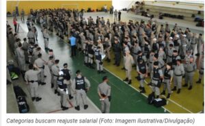 Policiais e Bombeiros da Paraíba param atividades por 12 horas Policiais e Bombeiros da Paraíba param atividades por 12 horas