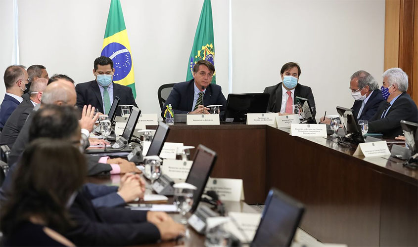 TRAIÇÃO: Governadores apoiam veto a reajustes de salário para servidores TRAIÇÃO: Governadores apoiam veto a reajustes de salário para servidores