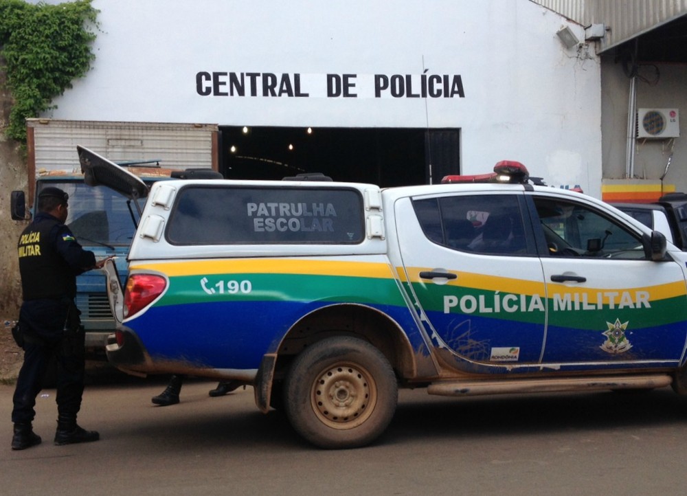 VÍDEO-ASSFAPOM RECEBE DENÚNCIA QUE SALA DE REGISTRO DA PM NA CENTRAL DE POLÍCIA ENCONTRA-SE EM ESTADO LASTIMÁVEL VÍDEO-ASSFAPOM RECEBE DENÚNCIA QUE SALA DE REGISTRO DA PM NA CENTRAL DE POLÍCIA ENCONTRA-SE EM ESTADO LASTIMÁVEL