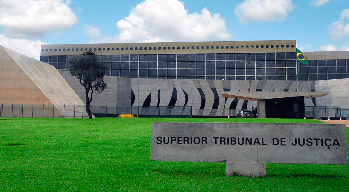 Sentença em mandado de segurança coletivo alcança militar que só aderiu à associação depois do ajuizamento Sentença em mandado de segurança coletivo alcança militar que só aderiu à associação depois do ajuizamento